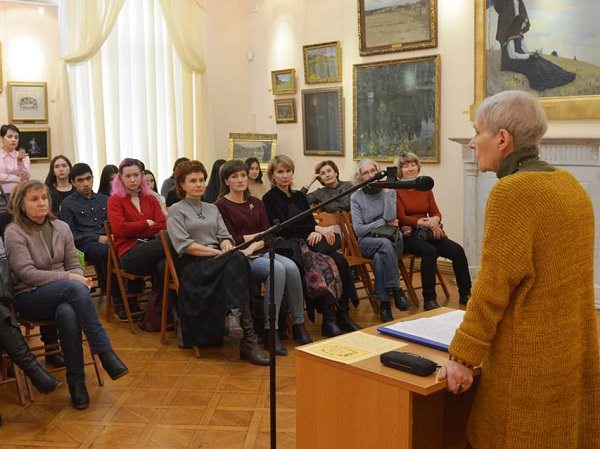 Студенты колледжа АГУ приоткрывают тайны ещё одной коллекции