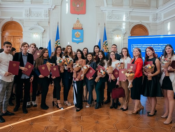 27 обучающихся Астраханского госуниверситета и колледжа АГУ стали губернаторскими стипендиатами