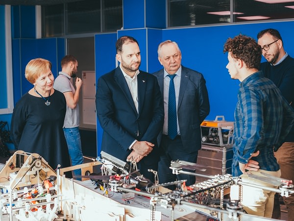 Руководство Менделеевского университета заинтересовали разработки АГУ