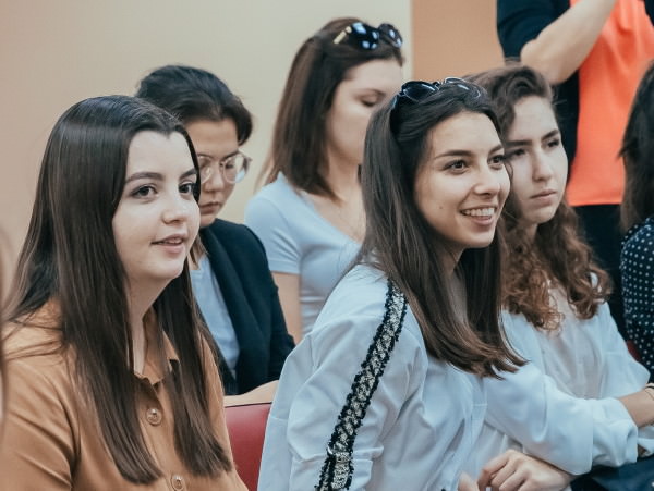 Посол Франции встретилась со студентами Астраханского госуниверситета
