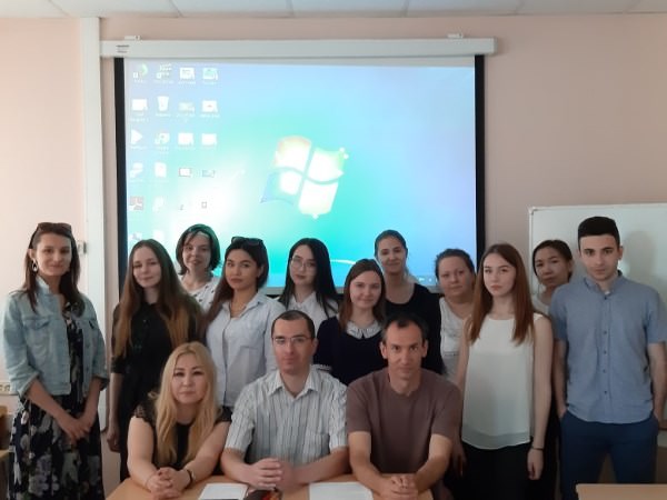 В Астраханском госуниверситете о научных вопросах экономики говорили по-английски