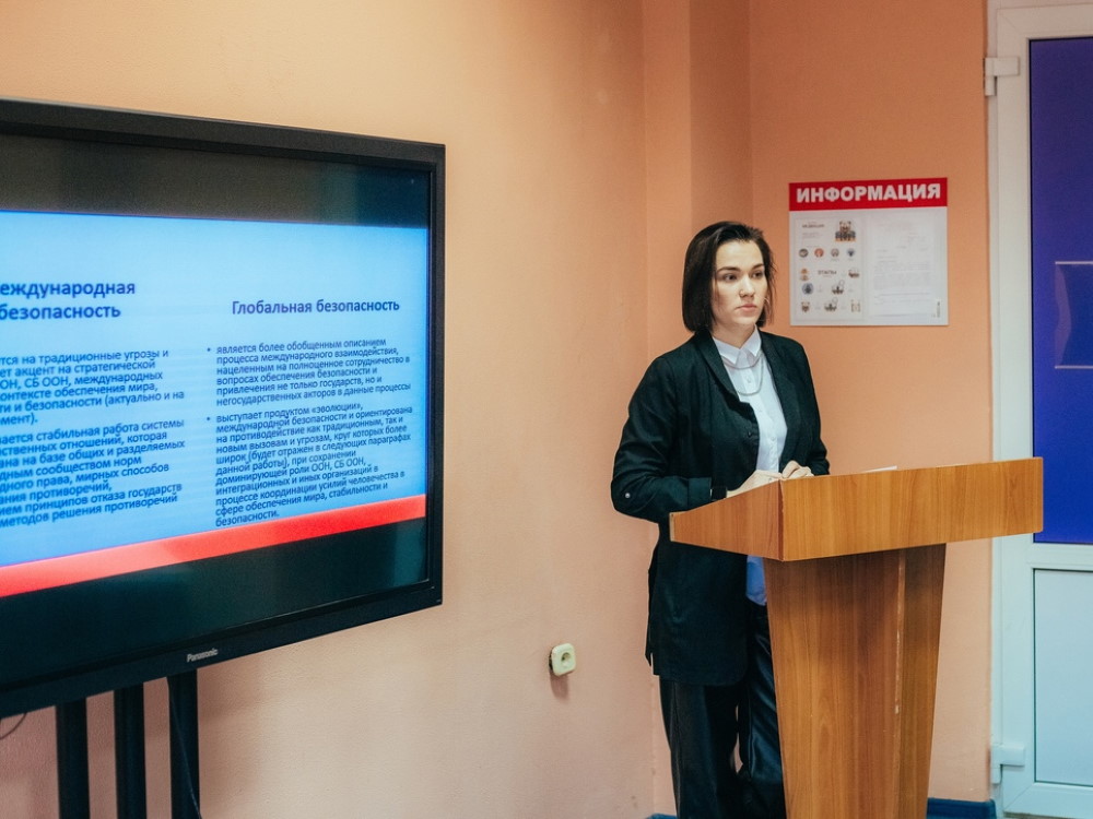 Студенты-международники АГУ защитили дипломы