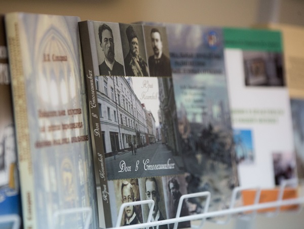 Эксперты АГУ рекомендуют книги, которые могут отвлечь и развлечь