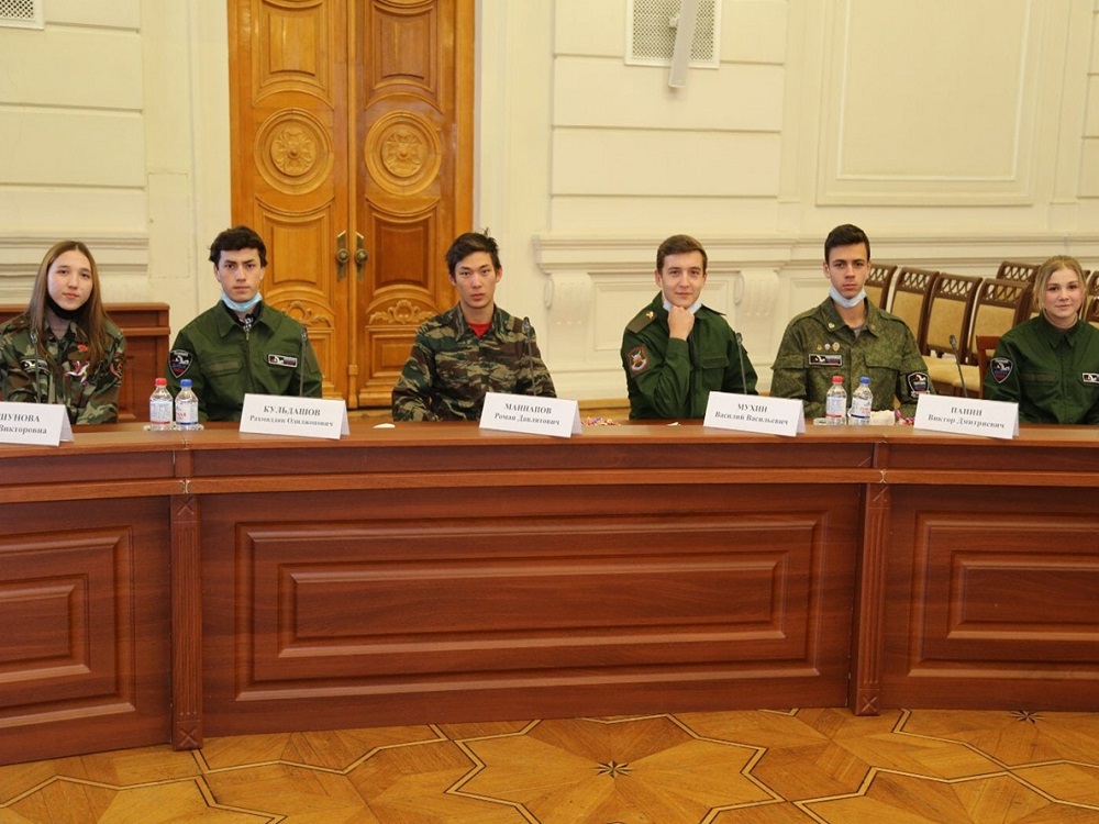 Патриотов колледжа АГУ пригласили на губернаторский приём