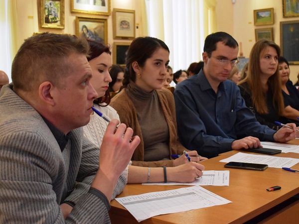 Преподаватели АГУ выступили экспертами на детском лингвистическом конкурсе