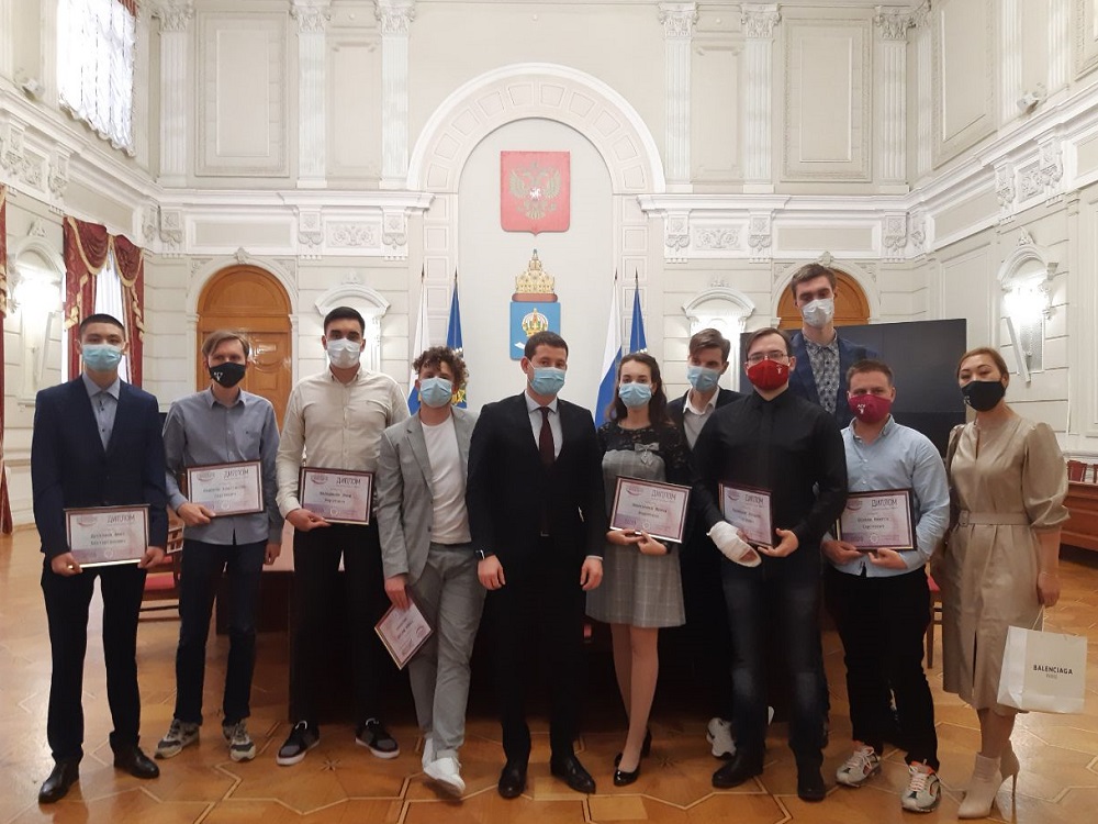«Умники» АГУ получили награды из рук губернатора