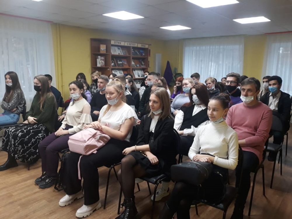 Студенты АГУ рассказали школьникам о нейросетях в журналистике