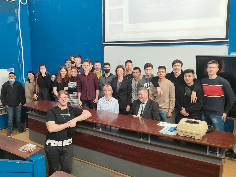 Студенты-физкультурники АГУ прослушали лекцию «Буду в армии служить!»