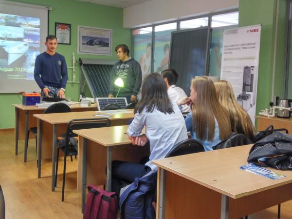 АГУ убедил астраханских школьников, что #ВместеЯрче