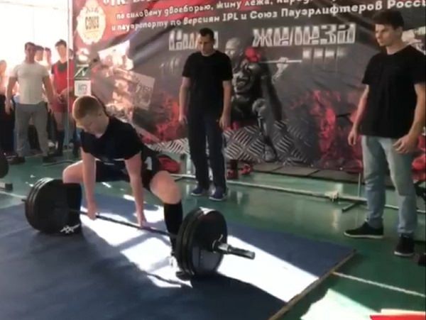 Студент колледжа АГУ стал лучшим в силовом двоеборье