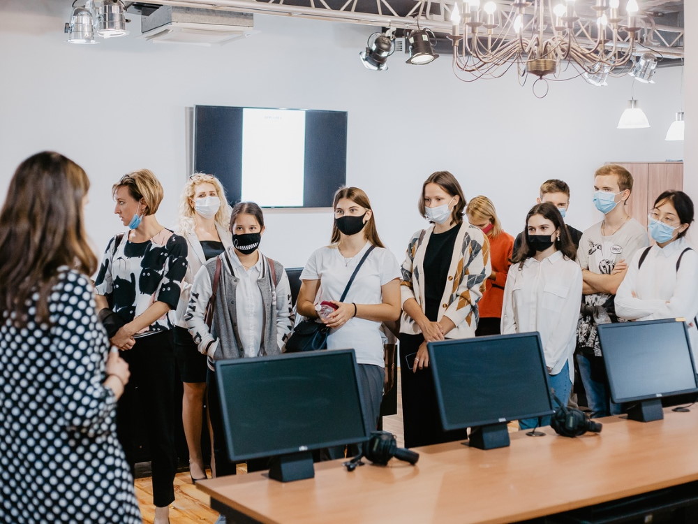 Одиннадцатиклассникам СОШ № 30 показали Астраханский госуниверситет