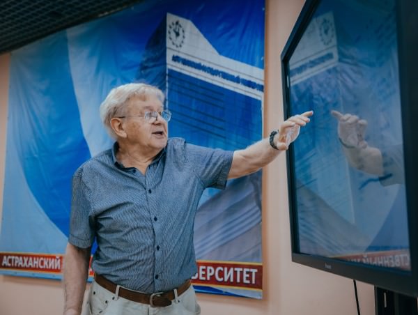 В Астраханском госуниверситете читают лекции учёные-физики мирового уровня 
