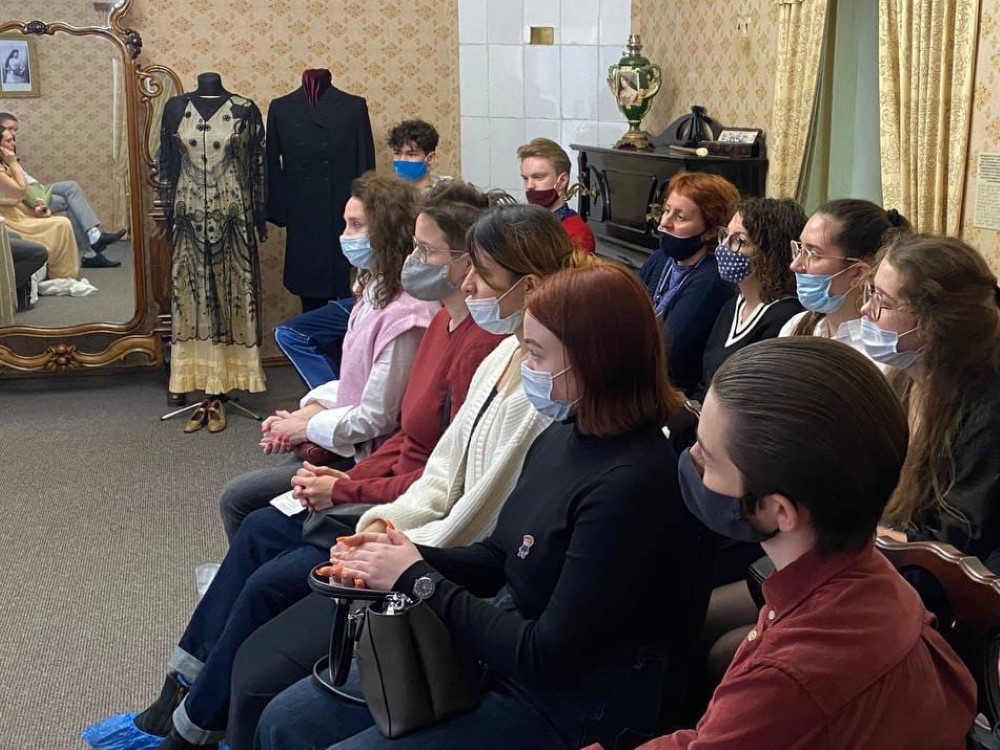 Студенты-журналисты АГУ посетили иммерсивный театр
