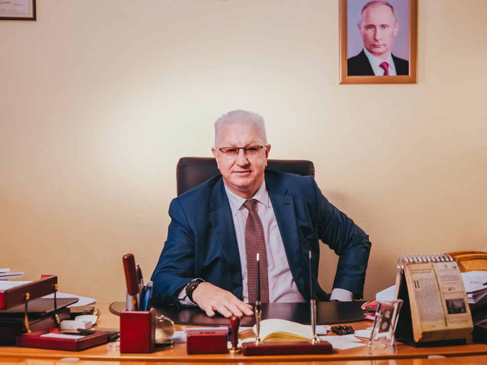 Ректор Константин Маркелов поздравляет АГУ с Днём знаний