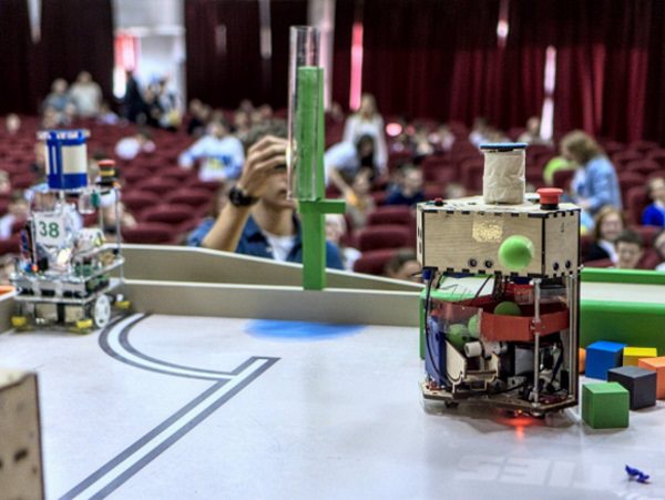На состязаниях роботов команда АГУ обогнала ведущие российские вузы