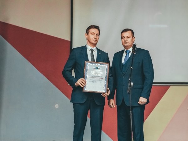 Стены колледжа АГУ украсили профессиональные фотографии родного города