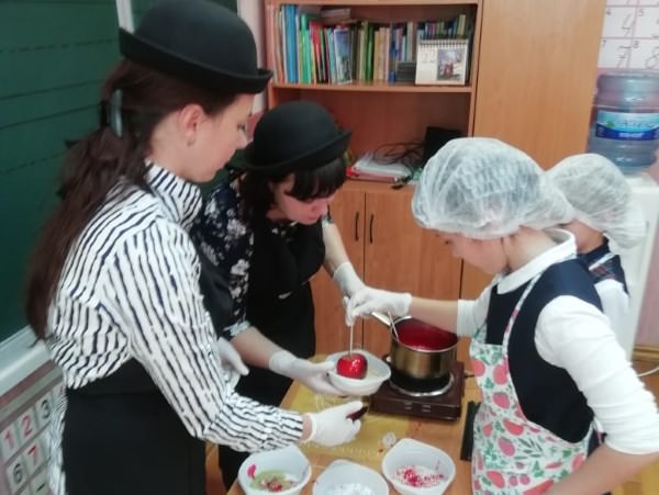 Астраханский госуниверситет принял участие в яблочном фестивале