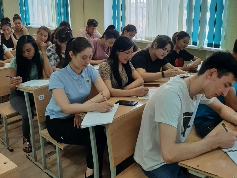 Иностранные студенты АГУ соревнуются в конспектировании научных статей