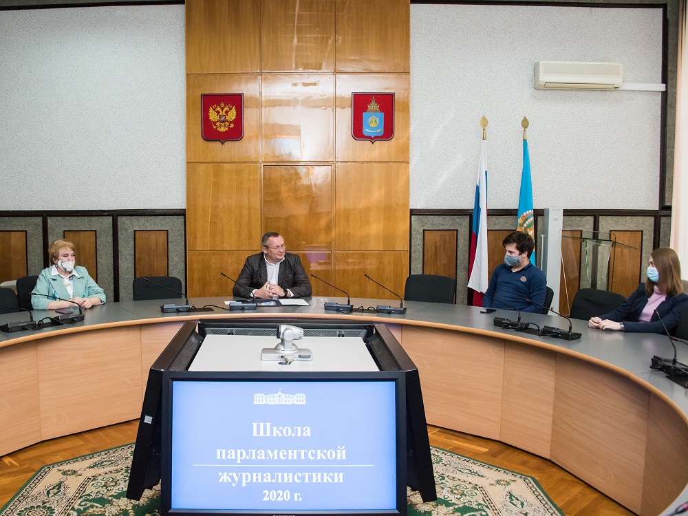 Студенты АГУ получили сертификаты об окончании школы парламентской журналистики
