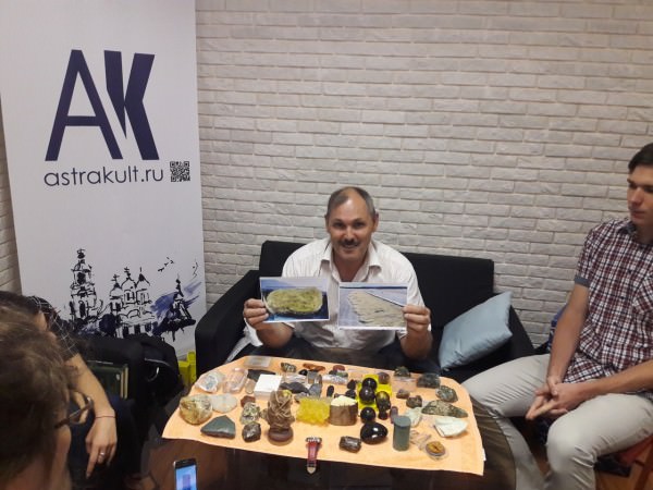 Преподаватель АГУ раскрыл школьникам секреты минералов