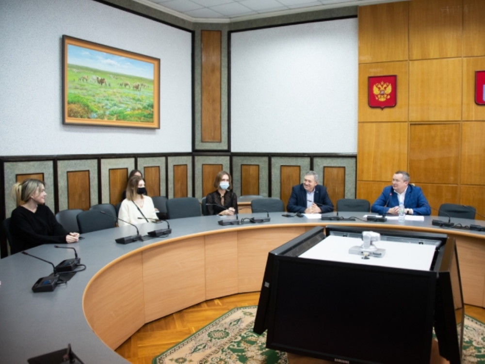 Студенты-международники АГУ пообщались с Игорем Мартыновым