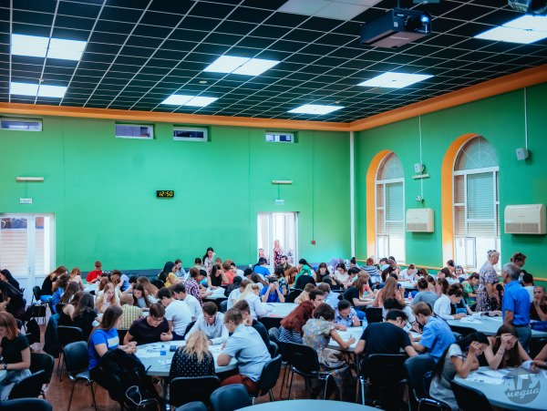 В АГУ астраханцы смогли проверить свои знания по химии