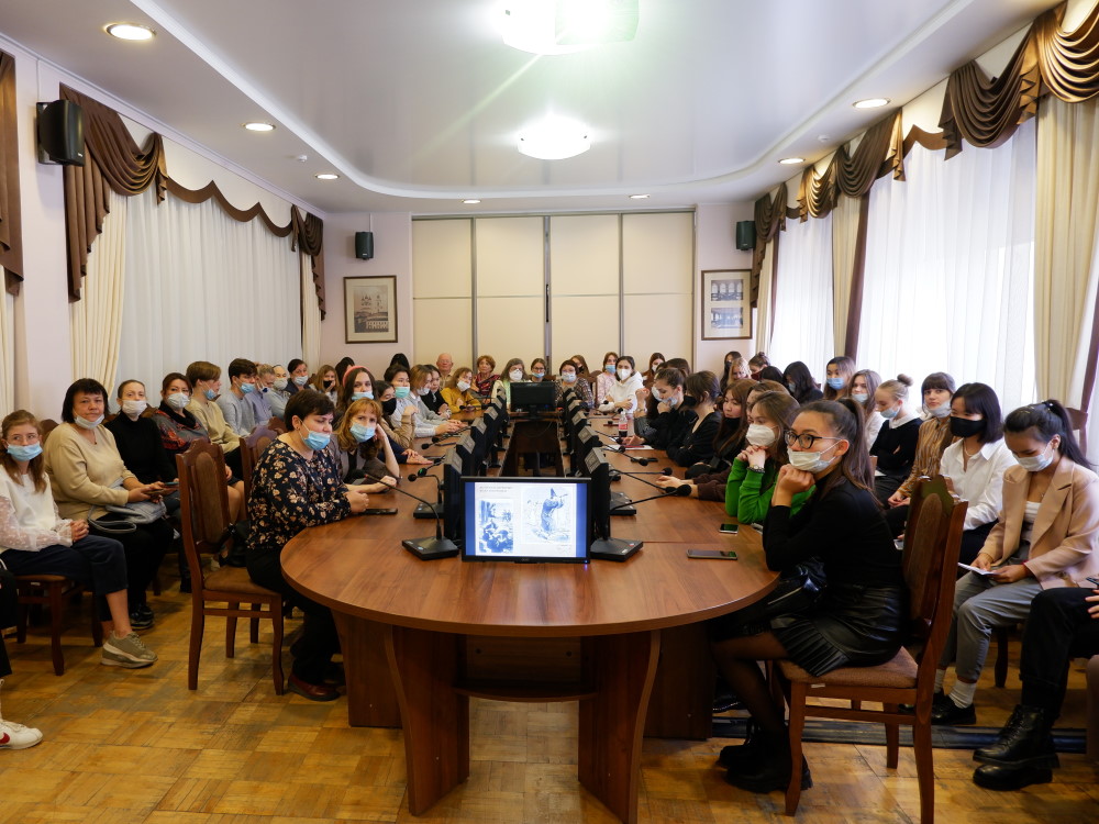 Студенты АГУ разыграли сюжеты басен Жана де Лафонтена