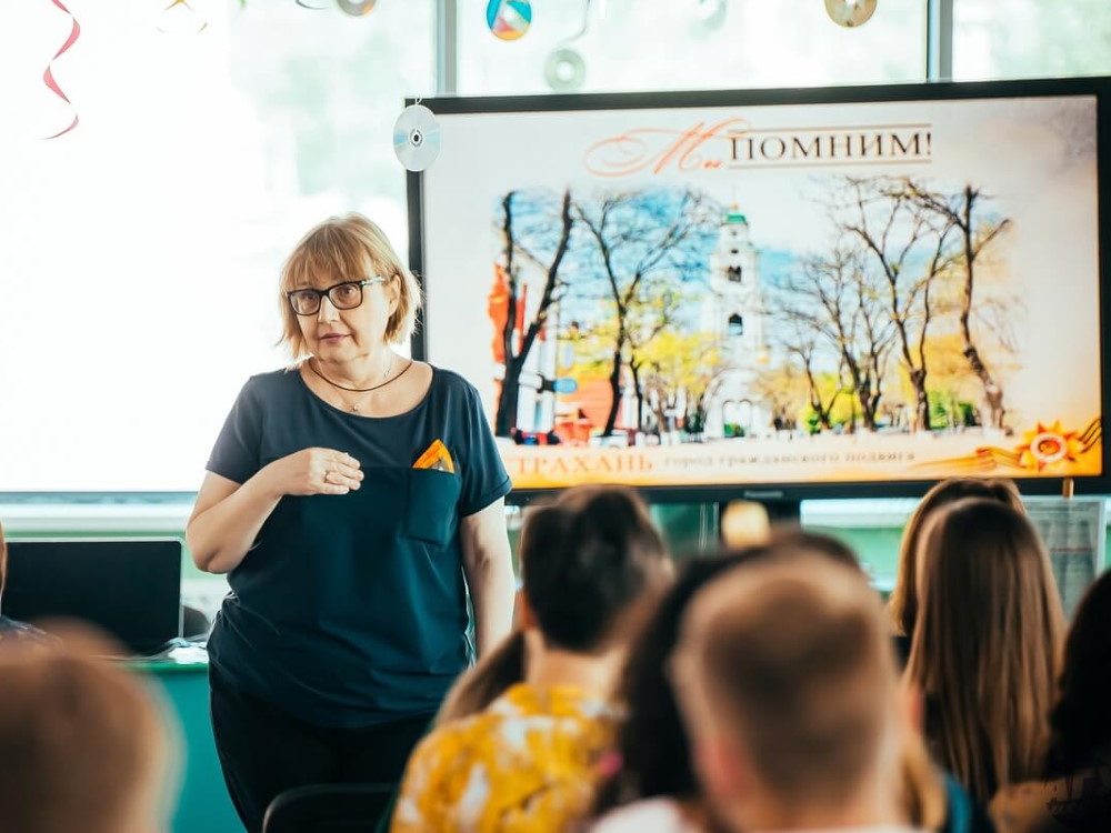 Экземпляр уникального издания передан в библиотеку АГУ