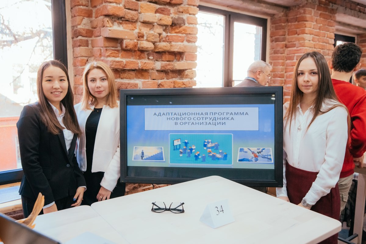 Фестиваль науки начался для АГУ с проектов дронов и этнического костюма