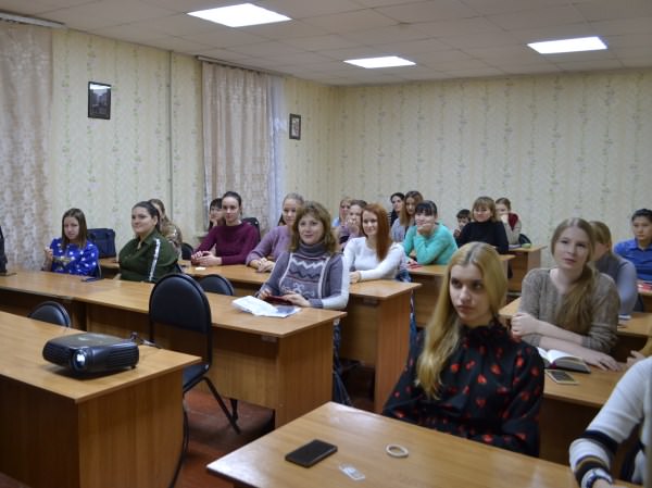 Студентов знаменского филиала АГУ предостерегли от опасной инфекции