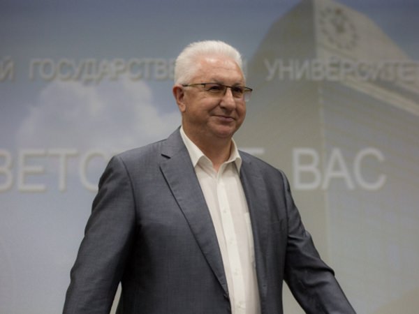 Константин Маркелов поздравляет АГУ с Днём знаний