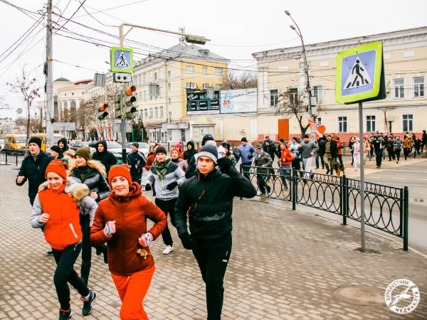 Студенты АГУ приняли участие в новогодней пробежке