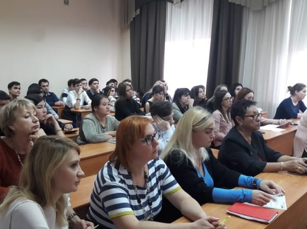 Студенты АГУ на практике осваивают работу с правовыми базами данных