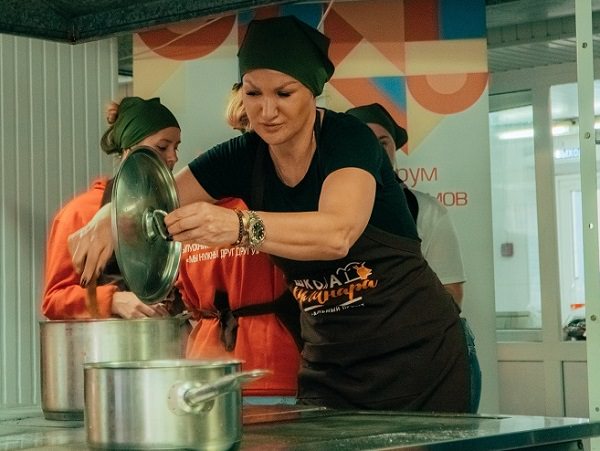 Известные шеф-повара провели в АГУ кулинарный мастер-класс