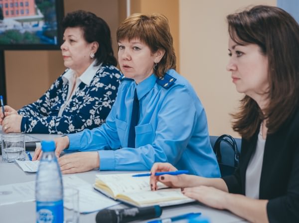 Будущие юристы АГУ встретились с государственным обвинителем
