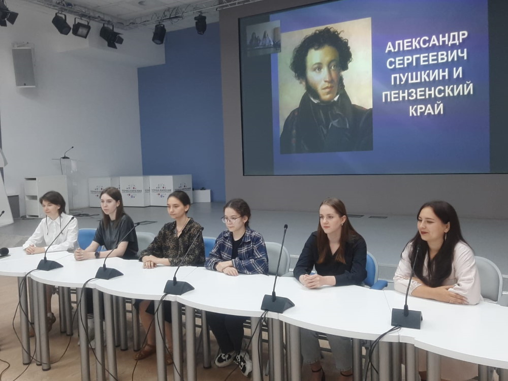 Будущие филологи встретились на фразеологическом брейн-ринге в АГУ