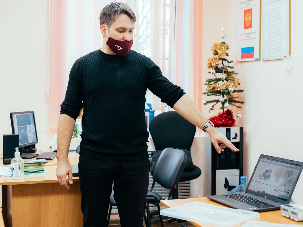 Инженеры АГУ учат наримановских школьников создавать роботов
