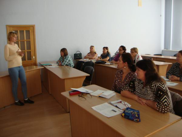 Преподаватели АГУ консультируют школьных учителей
