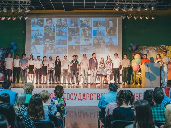 В Астраханском госуниверситете началась череда Последних звонков