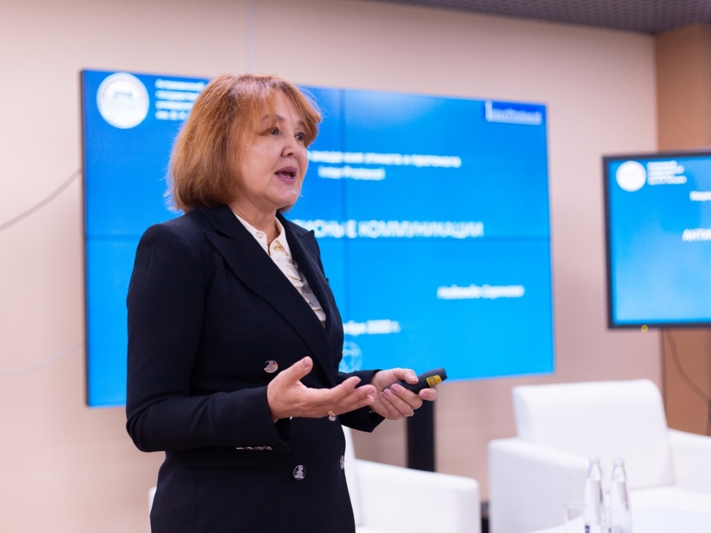 Надежда Серякова провела стратегическую сессию для сотрудников АГУ