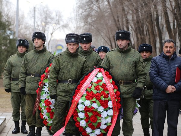 Поисковики колледжа АГУ почтили память воинов-интернационалистов