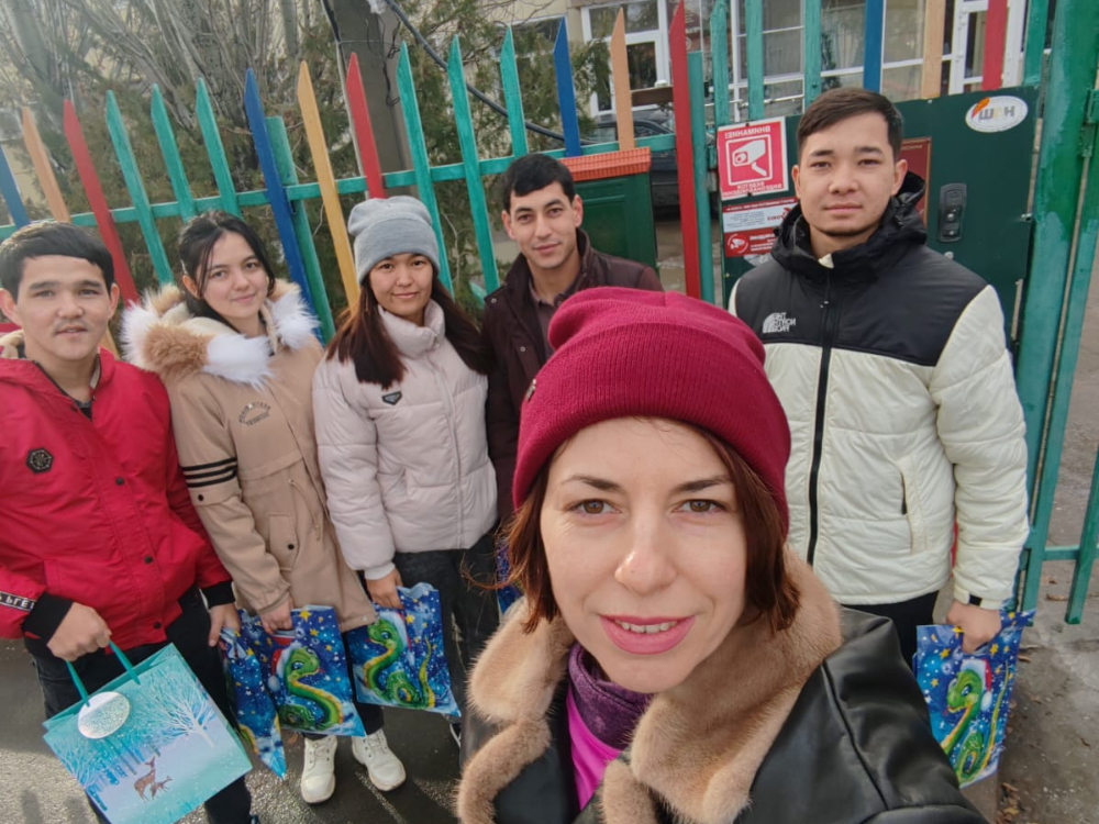 Студенты АГУ подарили новогоднее настроение детям-сиротам