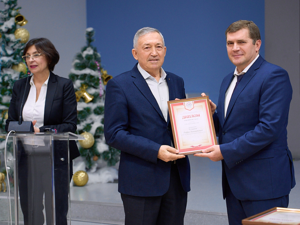 В АГУ выбрали лучшую кафедру и преподавателя года