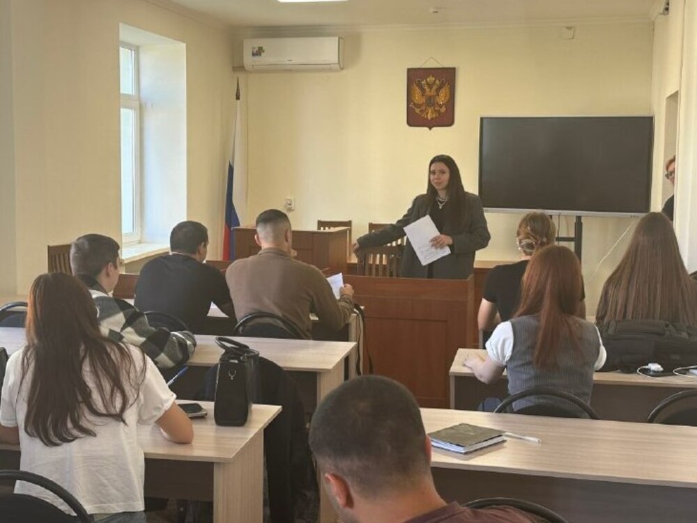 12 студентов будут стажироваться в юридической клинике АГУ