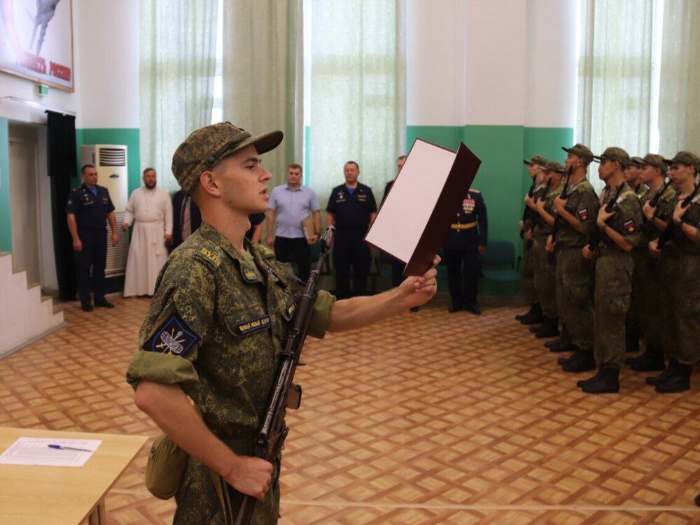 Курсанты ВУЦ АГУ приняли военную присягу
