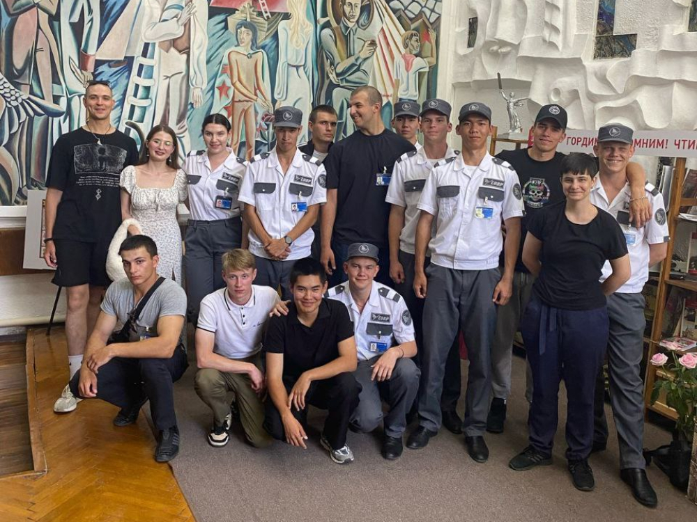 В рамках летней практики в «Орлёнке» студенты АГУ прикоснулись к миру народного искусства

