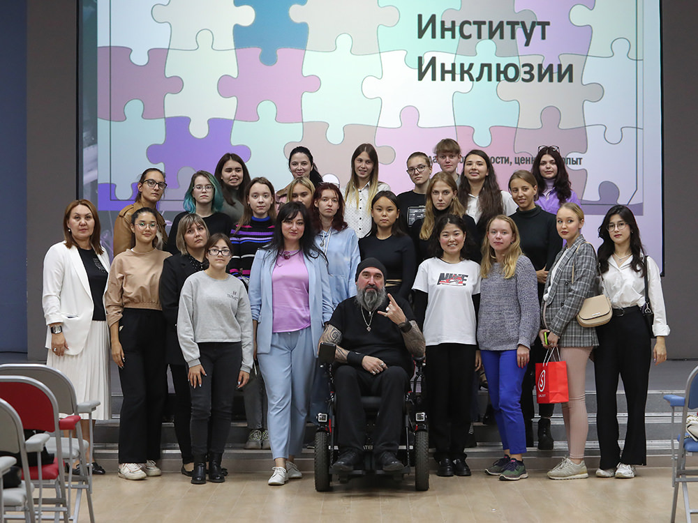 Студенты АГУ встретились с руководителем «Института Инклюзии»