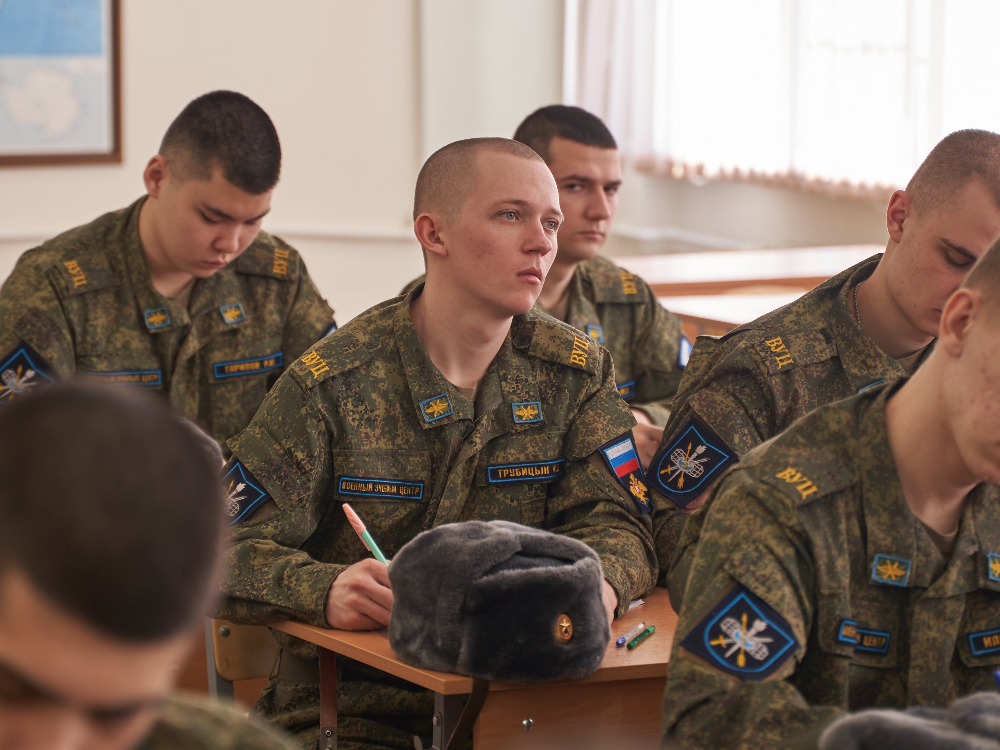 Студентам расскажут всё о поступлении в ВУЦ АГУ