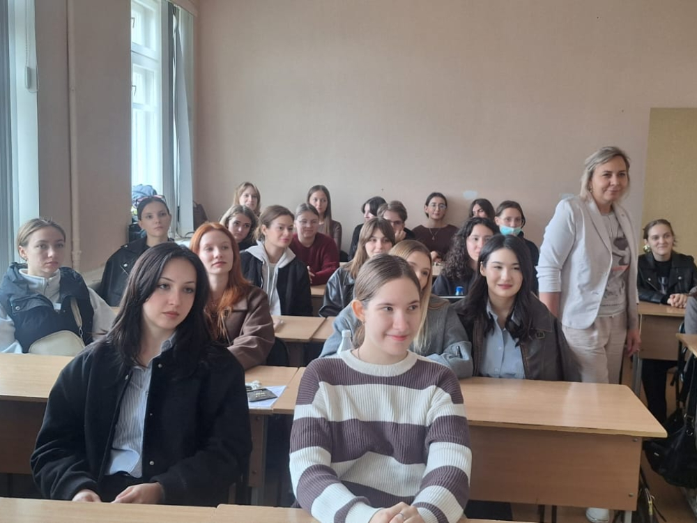 Лингвисты АГУ и КемГУ отметили профессиональный праздник переводчиков
