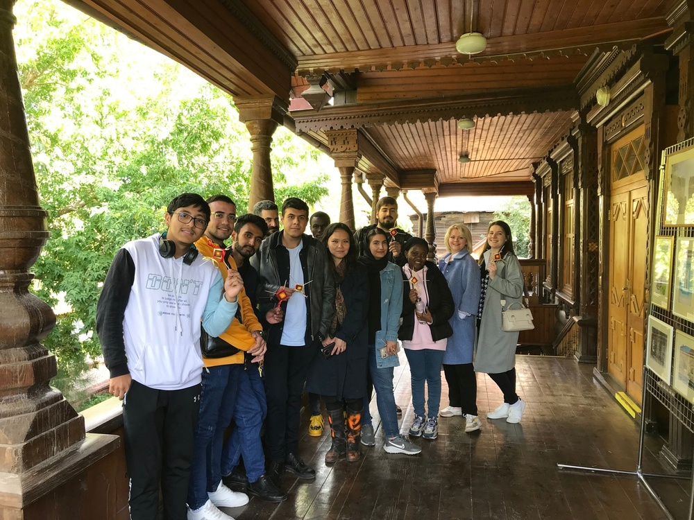 Иностранные студенты АГУ побывали в доме купца Тетюшинова